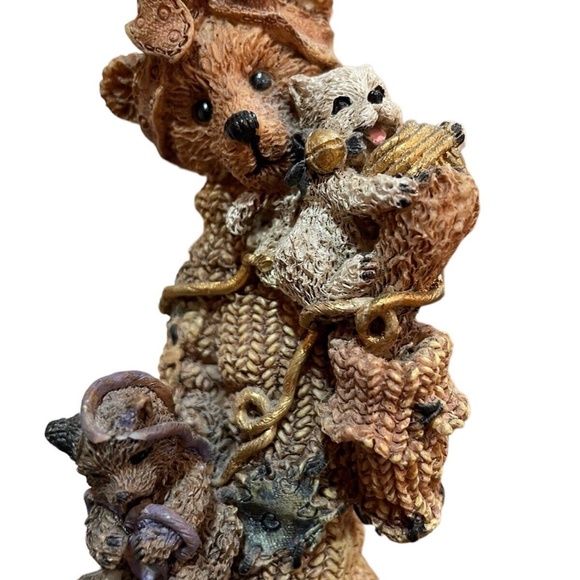 Bear Holding Kitten Resin Figure Christhomas Corp. 7" Tall - Picture 7 of 7